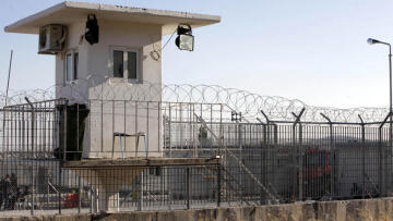 Αναβρασμός στο κέντρο κράτησης μεταναστών στην Αμυγδαλέζα