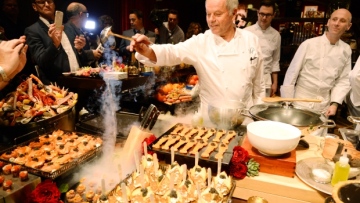 Wolfgang Puck: Τι θα σερβίρει στο φετινό δείπνο ο επί 20 χρόνια σεφ των Όσκαρ