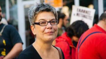 Υπέρ Γλέζου η Μαρία Μπόλαρη: Υποτιμούν την εμπειρία του