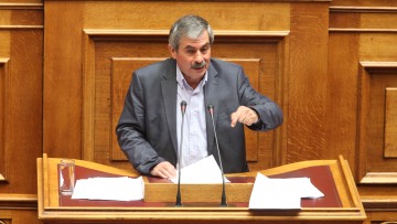 Πετράκος: Δεν αποκλείουμε αναστολή της συνθήκης Σένγκεν