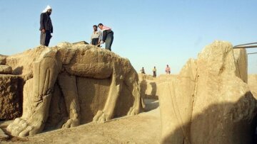 Ιράκ: Οι τζιχαντιστές καταστρέφουν αρχαία με μπουλντόζες