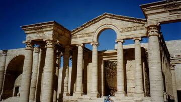 Ιράκ: Οι τζιχαντιστές κατέστρεψαν και την ηλικίας 2.000 ετών αρχαία πόλη Χάτρα