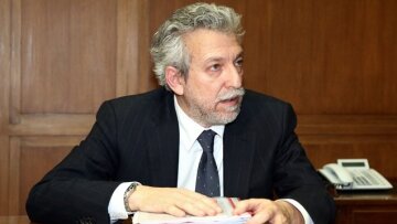 Σε άδειες εξέδρες στα γήπεδα προσανατολίζεται εκ νέου ο Κοντονής