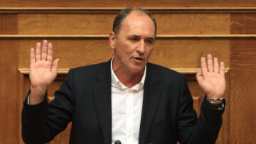 Διαψεύδει ο Σταθάκης ότι «παγώνουν» 25 δισ. ευρώ από το ΕΣΠΑ