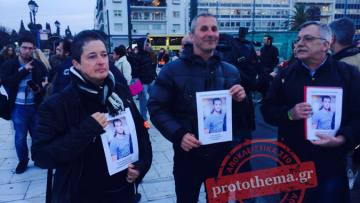 «Ο Βαγγέλης είναι παιδί μου» φώναξαν δεκάδες πολίτες σε Αθήνα και Ρέθυμνο