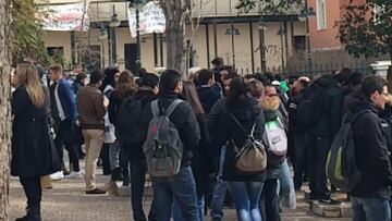 Αποχώρησαν οι αντιεξουσιαστές από τη Νομική