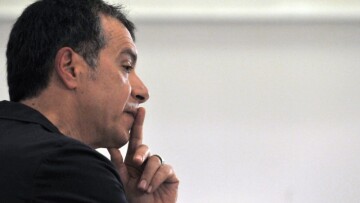 Στ. Θεοδωράκης: «O Τσίπρας πρέπει να διαλύσει τις σκιές ενός Grexit ή Graccident»