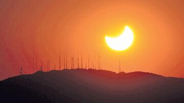 Διήμερο αστρονομικών φαινομένων: Έκλειψη Ηλίου, αρχή Άνοιξης και σούπερ Σελήνη!