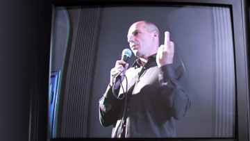 ZDF: Ηταν σάτιρα όσα υποστήριξε ο κωμικός μας για το δάχτυλο Βαρουφάκη