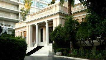 Μαξίμου: Τέσσερα ψέμματα και μία αλήθεια για την υπόθεση Κατρούγκαλου