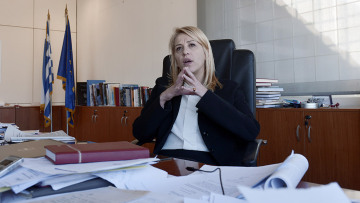 Η Δούρου άνοιξε «παράθυρο» για τη διάθεση αποθεματικών των ΟΤΑ στο κράτος