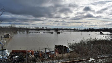 Σε κατάσταση συναγερμού οι Σέρρες - Εσπασε ανάχωμα στον Αχινό