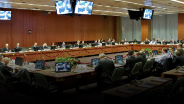 Γερμανικό ΥΠΟΙΚ: Μόνο μια ενδιάμεση αξιολόγηση μπορούμε να περιμένουμε από το EWG