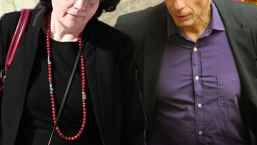 «Απέναντι» Βαλαβάνη-Βαρουφάκης για την αύξηση του ΦΠΑ στα νησιά