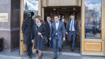 Φωτογραφίες: Ο Αλέξης Τσίπρας και η Μπέτυ Μπαζιάνα στη Μόσχα