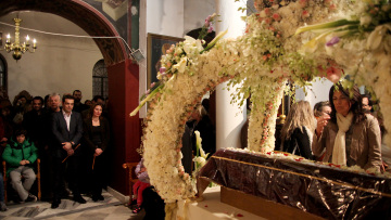 Στην Πλάκα για τον Επιτάφιο ο Αλέξης Τσίπρας με την Περιστέρα