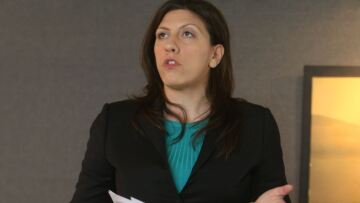 ΣΥΡΙΖΑ Αιδηψού: H Ζωή κοσμεί την πόλη μας, η ευγένειά της είναι παροιμιώδης