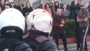 Επίθεση σε αστυνομικό της ομάδας Δέλτα που είχε κάμερα στο κράνος του 