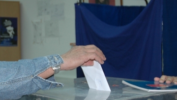 Νέα δημοσκόπηση: Μειώνεται το προβάδισμα ΣΥΡΙΖΑ