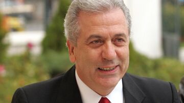 Στην Ελλάδα ο Αβραμόπουλος για το μεταναστευτικό 