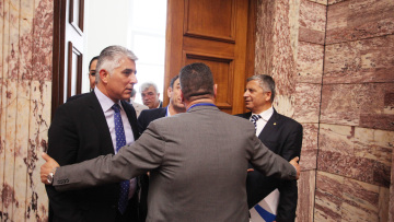 Στη Βουλή η ΚΕΔΕ για τα ταμειακά διαθέσιμα