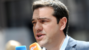 FT: Στα χέρια του Τσίπρα η λύση στο ελληνικό ζήτημα