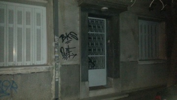 Αγρια δολοφονημένη βρέθηκε 67χρονη στο σπίτι της στα Καμίνια