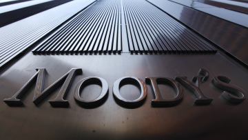 Η Moody's υποβάθμισε κατά μια μονάδα την ελληνική οικονομία