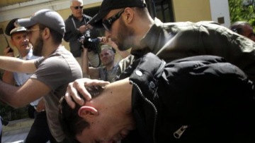 «Ένα φραπέ γλυκό» και «τη δόση» του ζήτησε από τους αστυνομικούς ο φονιάς της Άννυ