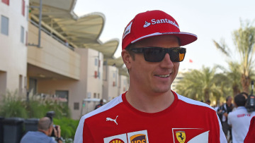 Γιατί χαμογελάει ο Iceman;