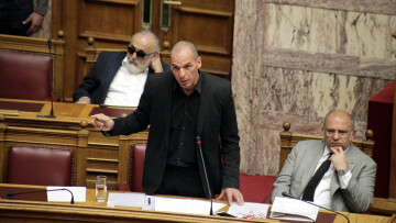 Αιχμές κατά Στουρνάρα και από Βαρουφάκη