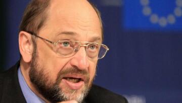 Σουλτς σε Τσίπρα: «Αποδέξου τελικά ότι οι άνθρωποι θέλουν να σας βοηθήσουν»