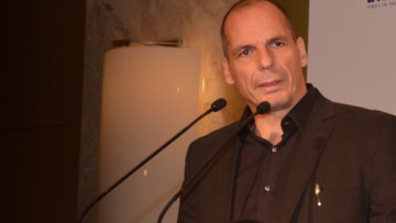 Βαρουφάκης: Εύχομαι να μην είχαμε μπει στην ΟΝΕ