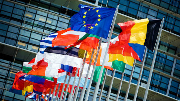 Για «τρίτο πακέτο βοήθειας» στην Ελλάδα μιλούν τώρα οι θεσμοί