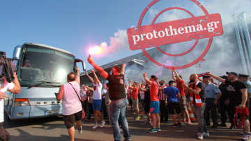 Θερμή υποδοχή στους μπασκετμπολίστες του Ολυμπιακού