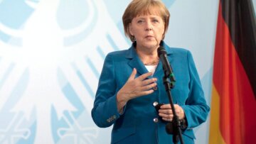 Bloomberg: Η Μέρκελ προσπαθεί να κάμψει τις αντιρρήσεις του κόμματος για νέα βοήθεια στην Ελλάδα