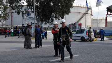 Τραγωδία στα ΕΛΠΕ: Έχασε τη μάχη για τη ζωή και τρίτος εργαζόμενος