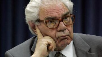 Ο συνταγματολόγος Γ. Κασιμάτης στην Εξεταστική: Ρητή παραβίαση του Συντάγματος τα Μνημόνια