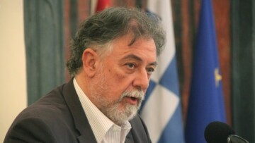 Πανούσης: Ψυχιατρικός έλεγχος των πολιτικών, για να μη γίνει η Ελλάδα φρενοκομείο