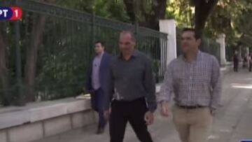 Περπάτησαν μαζί στον εθνικό κήπο Τσίπρας - Βαρουφάκης