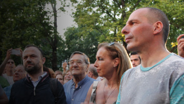 Βαρουφάκης: Ελπίζω ΕΕ και ΔΝΤ να μπλοφάρουν για το Grexit