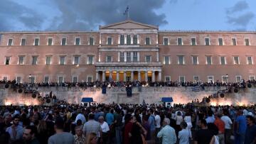 «Μένουμε Ευρώπη» απαντούν στα συνθήματα για έξοδο από το ευρώ και την ΕΕ