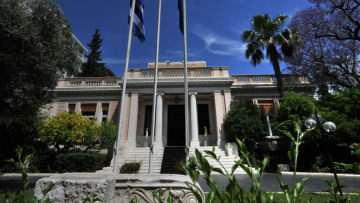 Δεχτήκαμε και το πρωτογενές πλεόνασμα 1% για το 2015 