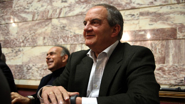 Δραματική προειδοποίηση Καραμανλή: Άφρονες επιλογές εξωθούν τη χώρα σε περιπέτειες