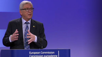 Γιούνκερ: Καλώ τους Έλληνες να μην αυτοκτονήσουν, να πουν «ναι»