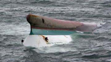 Τραγωδία στις Φιλιππίνες: Αναποδογύρισε σκάφος με 173 επιβάτες