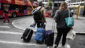 Bloomberg: Ισπανία και Πορτογαλία βγαίνουν κερδισμένες από την πτώση του Ελληνικού τουρισμού