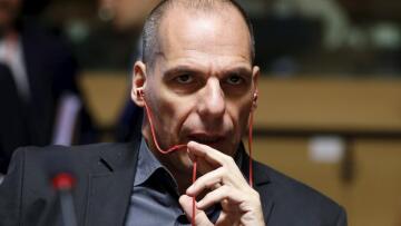 Πολίτης σε Βαρουφάκη: Πού είναι ο λιτός σου βίος, υπουργέ;