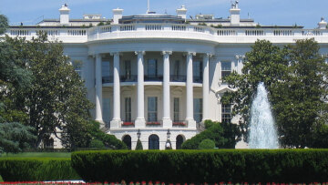 Λευκός Οίκος: Ελλάδα και ΕΕ να βρουν συμβιβαστική λύση για να αποφευχθεί το Grexit 