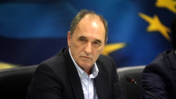 Σταθάκης: «Ως την Παρασκευή θα βγάζουν 60 ευρώ τα ΑΤΜ εάν η ΕΚΤ διατηρήσει 'παγωμένο' τον ELA»